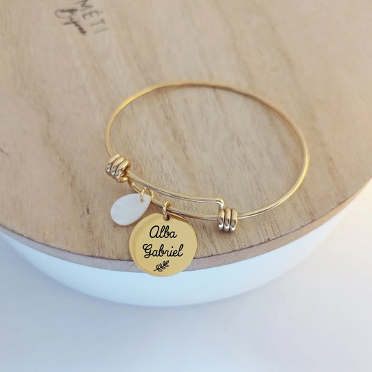 Bracelet Jonc Or Personnalisé avec Médaille Gravée et Goutte Nacrée - Nemeti Bijoux