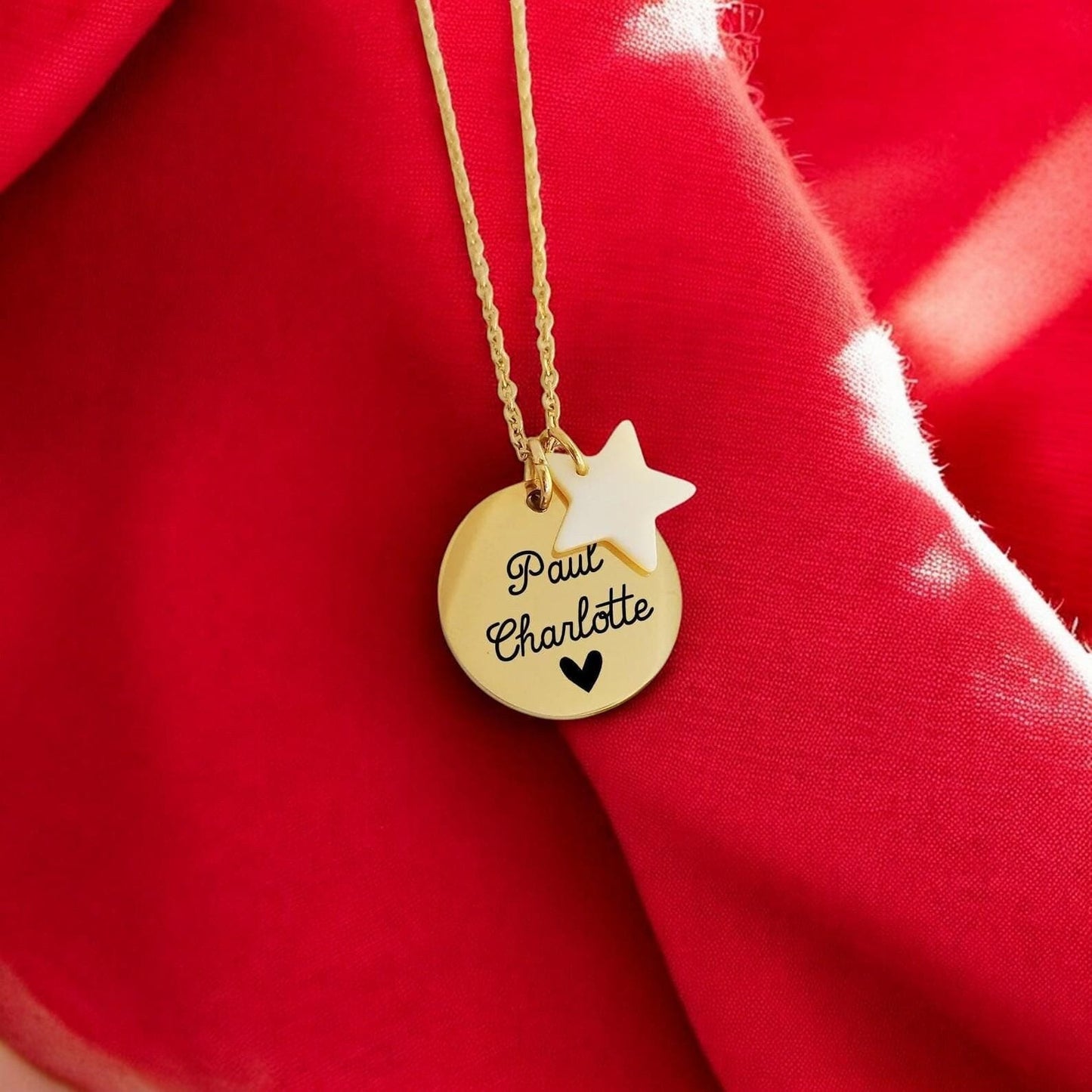 Collier personnalisé avec médaille gravée 20mm et étoile en nacre - Nemeti Bijoux