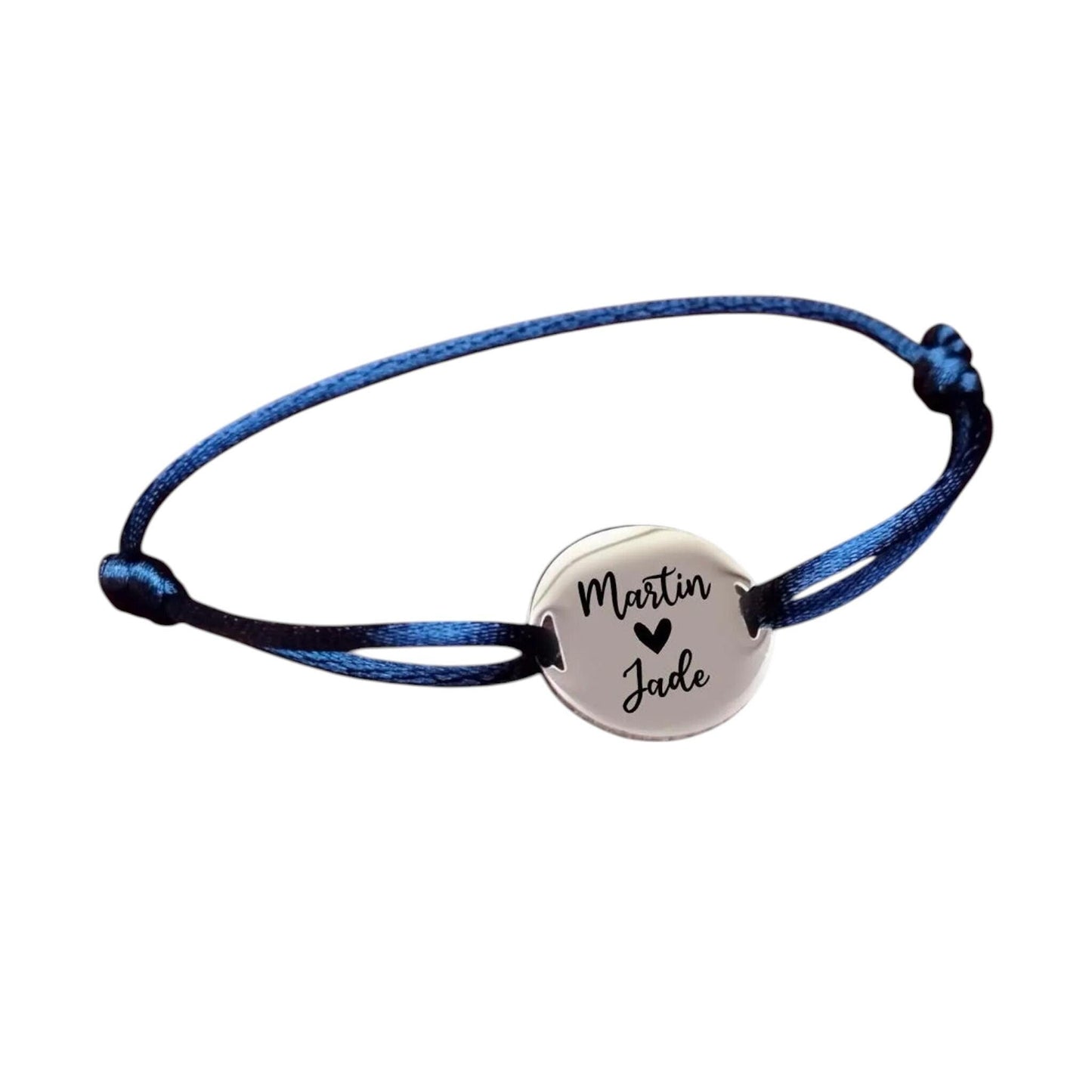 Bracelet personnalisé en cordon satiné avec médaille gravée - Nemeti Bijoux