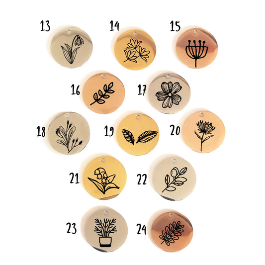 Médaille Fleur Gravée – Bijou Nature Pendentif Botanique Acier - Nemeti Bijoux