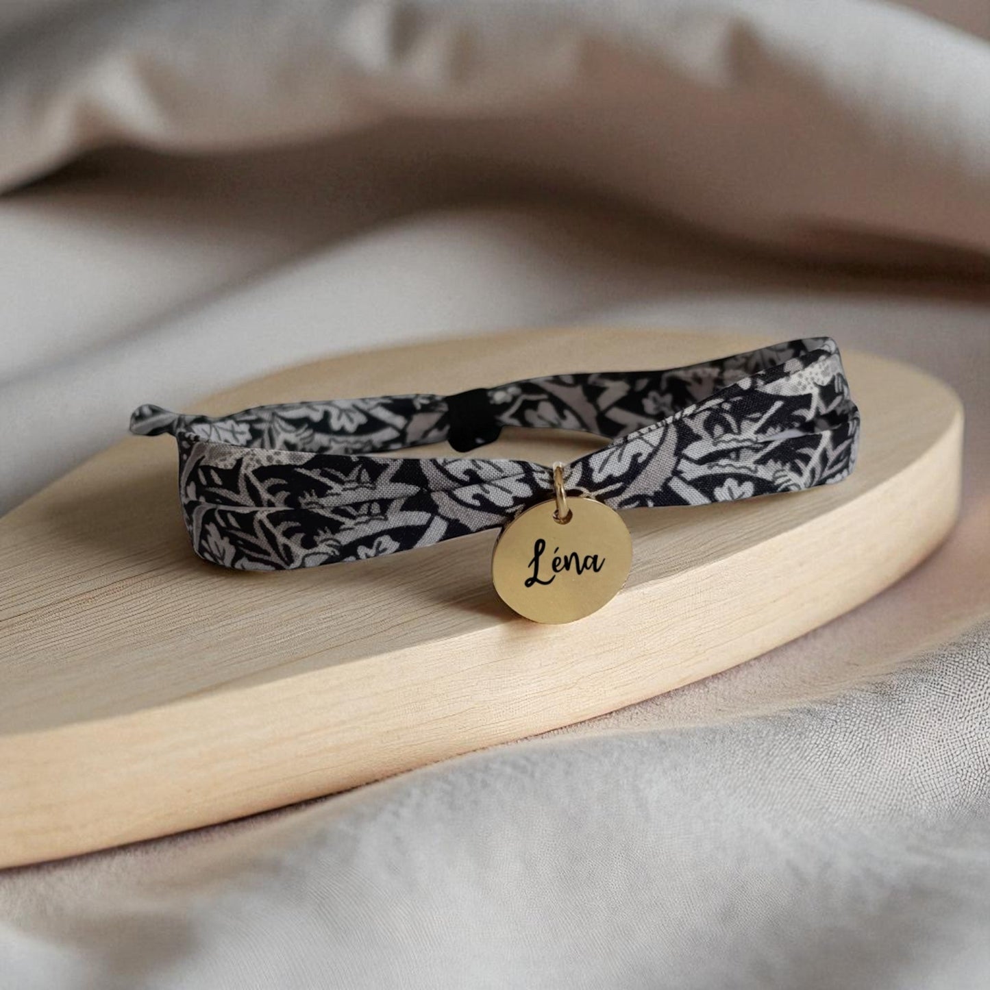 Bracelet liberty personnalisé cordon Strawberry thief Perle Noire - Nemeti Bijoux