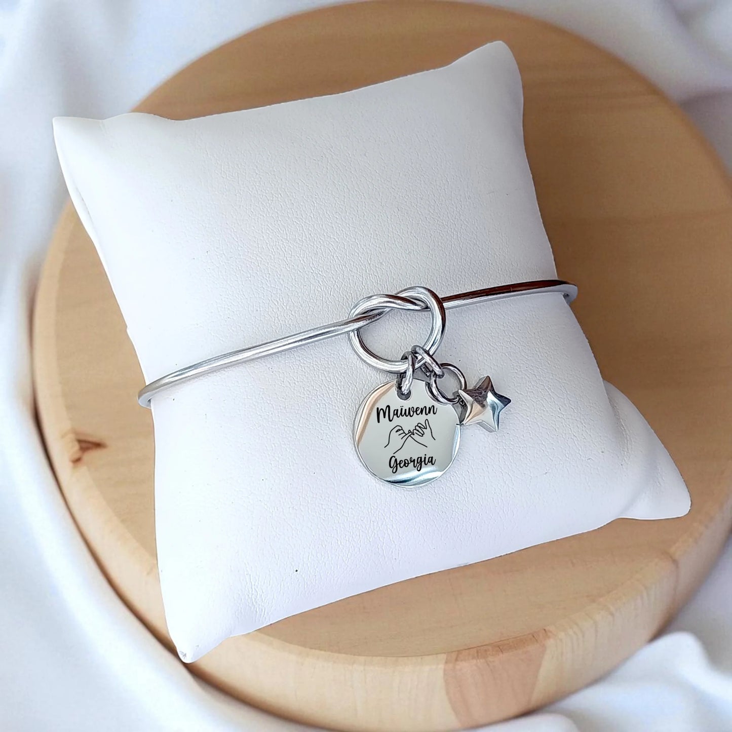 Bracelet Jonc Personnalisé avec Médaille Gravée et Étoile - Nemeti Bijoux