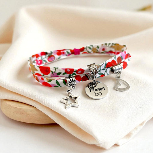 Bracelet Liberty Personnalisé avec 1 à 4 Médailles gravées + 2 Breloques - Tissu wiltshire rouge stars - Nemeti Bijoux