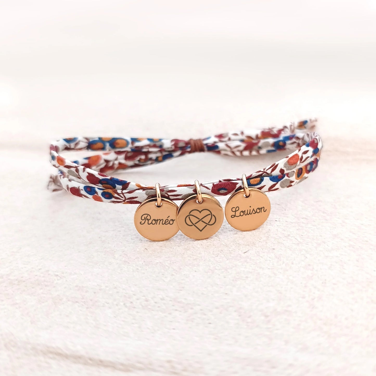 Bracelet liberty Personnalisé avec médailles gravées Cadeau Maman Mamie Marraine Bijou naissance Cadeau fête des mères