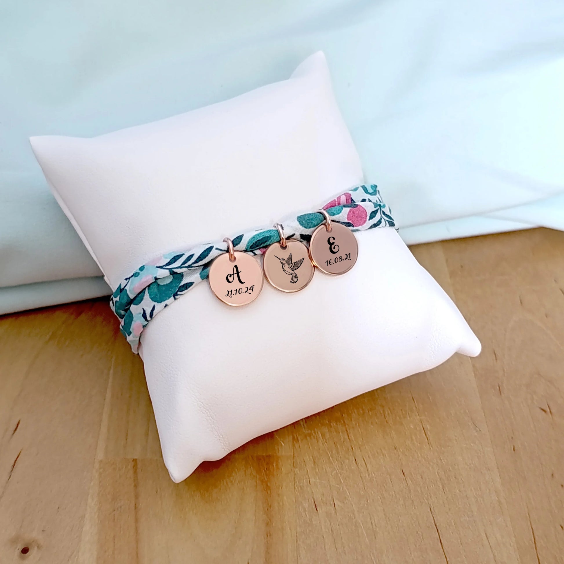 Bracelet liberty Personnalisé avec médailles gravées Cadeau Maman Mamie Marraine Bijou naissance Cadeau fête des mères