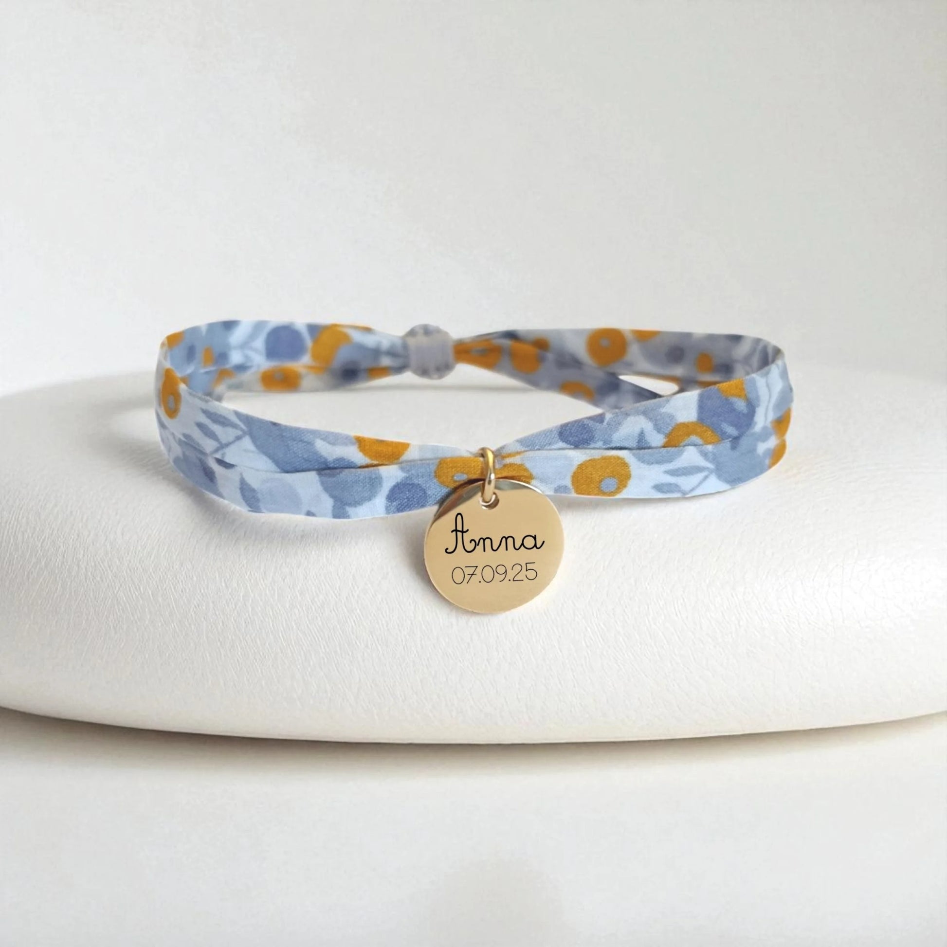 Bracelet liberty personnalisé cordon Wiltshire gris jaune moutarde avec médaille personnalisée - Nemeti Bijoux