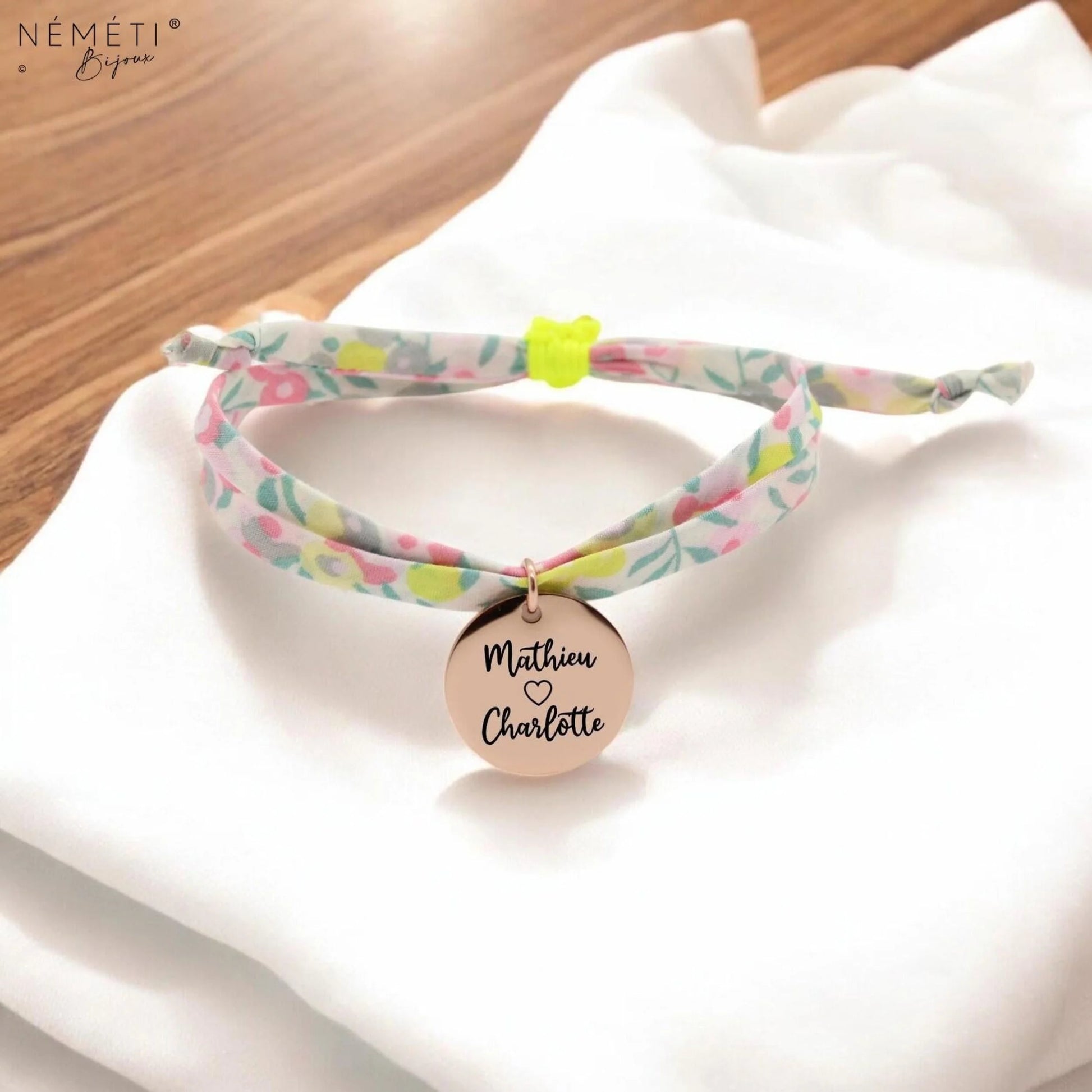 Bracelet liberty personnalisé cordon Wiltshire macaron - Nemeti Bijoux