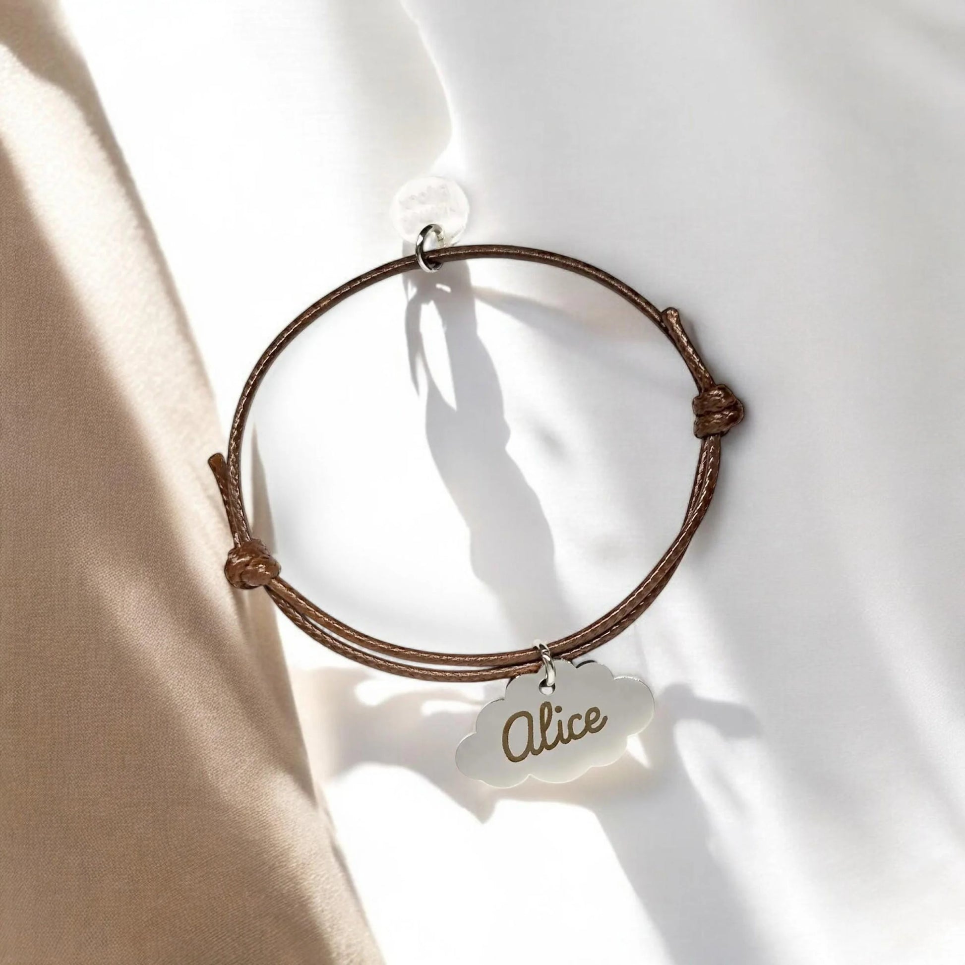 Bracelet personnalisé cordon ajustable avec médaille - Nemeti Bijoux