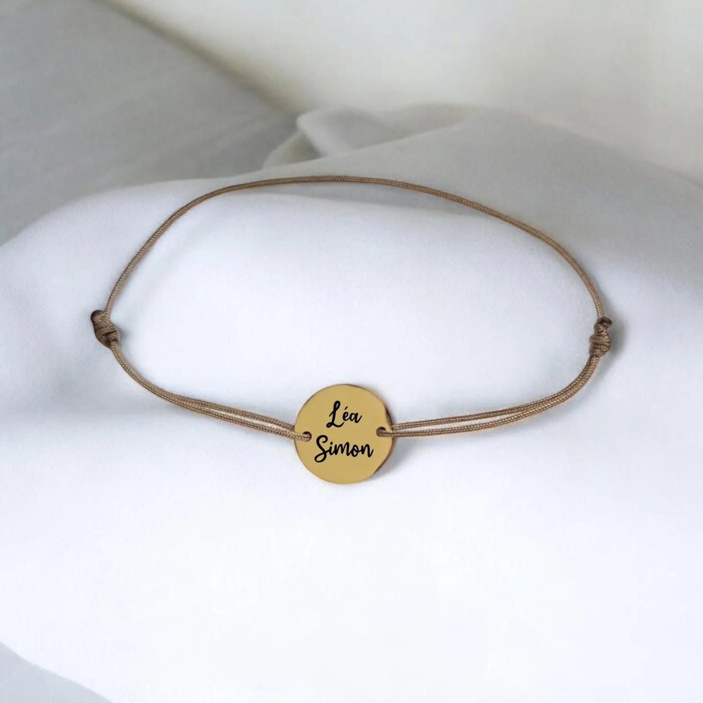 Bracelet personnalisé cordon tressé et médaille 15mm pastille - Nemeti Bijoux