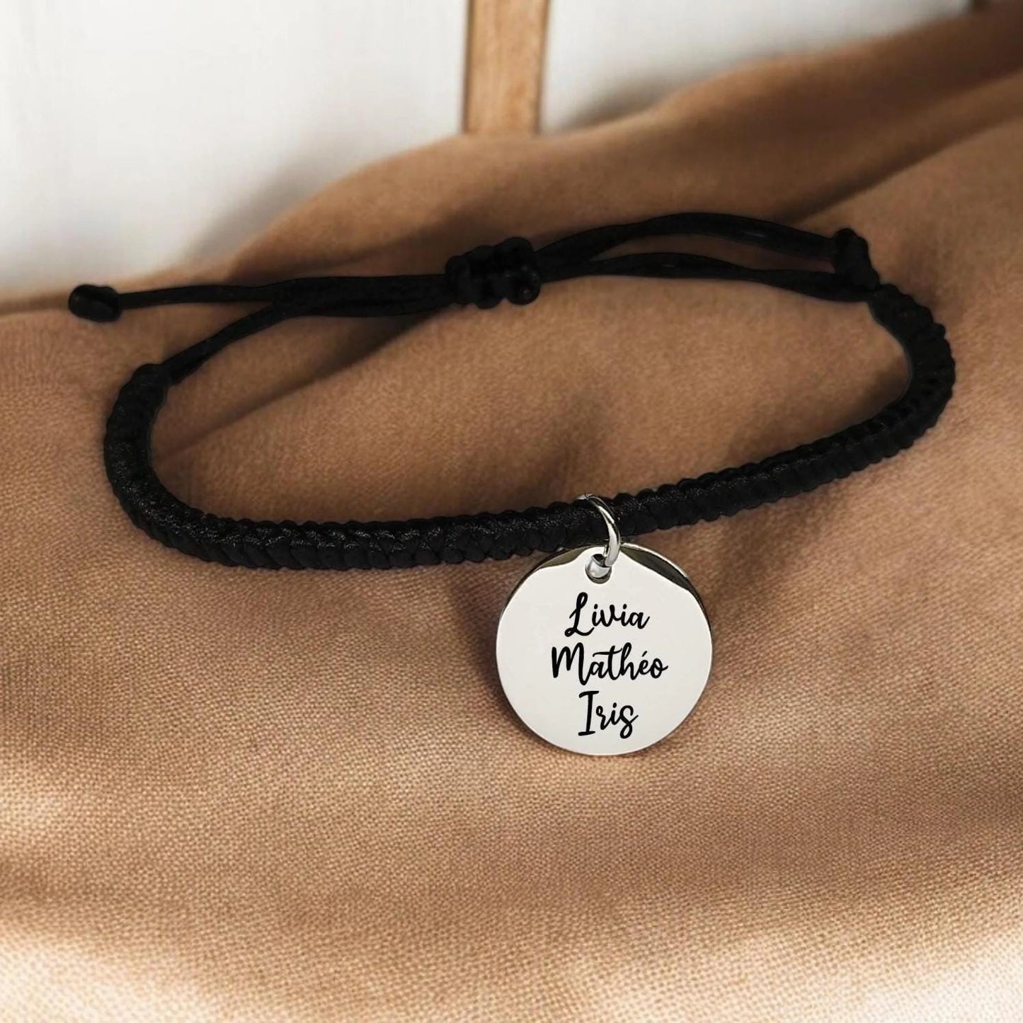 Bracelet personnalisé médaille gravée & cordon tressé noir - Nemeti Bijoux