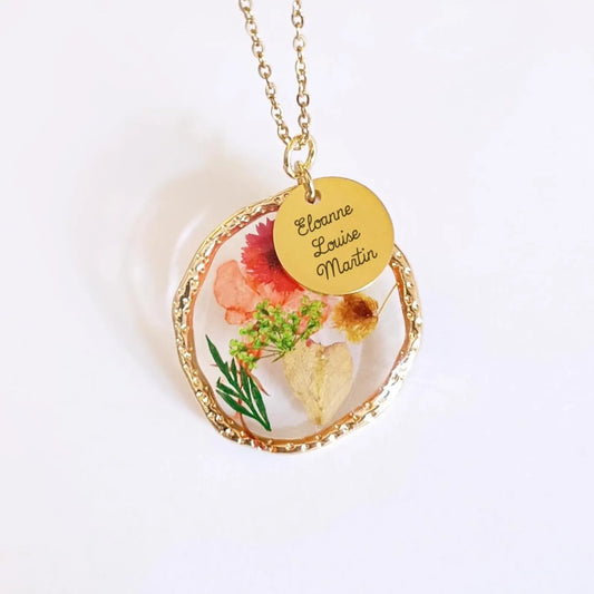 Collier personnalisé avec fleurs sechees naturelles et medaille prenom grave - Nemeti Bijoux