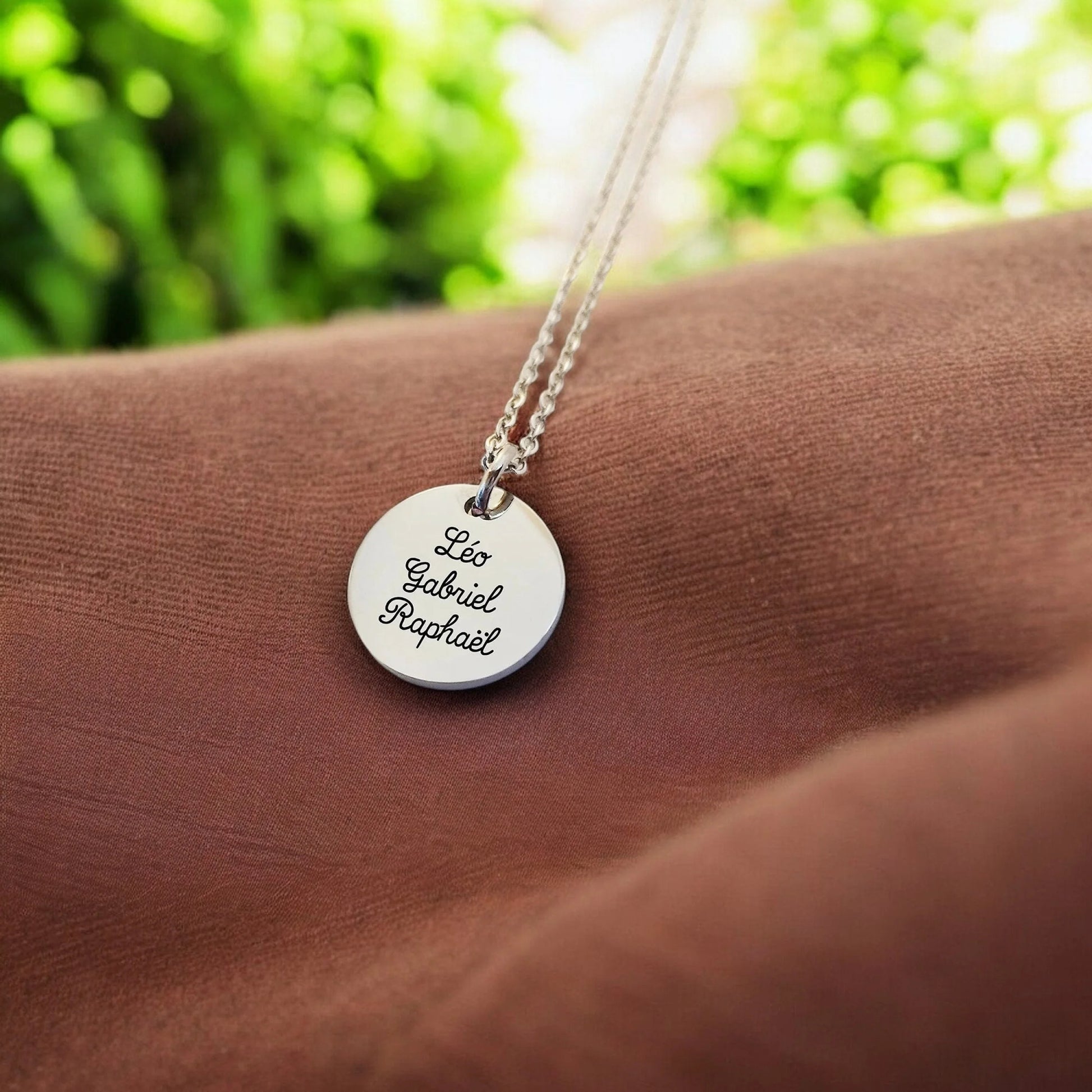 Collier personnalisé avec médaille gravée 16mm - Nemeti Bijoux