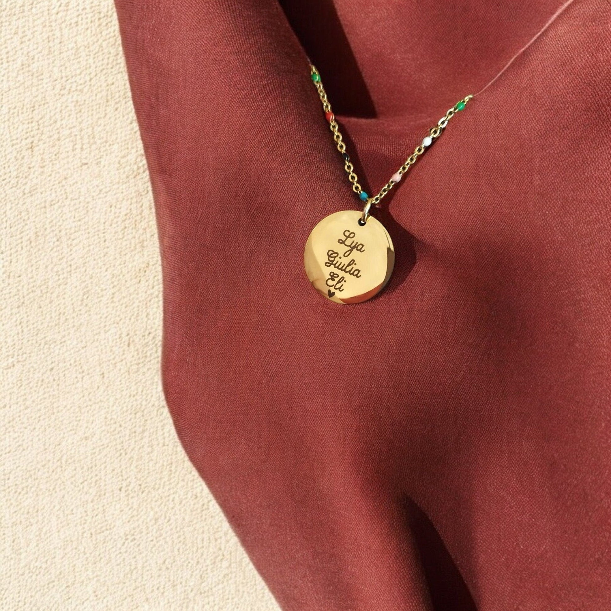 Collier Personnalisé Médaille Gravée & Chaîne Émaillée - Nemeti Bijoux