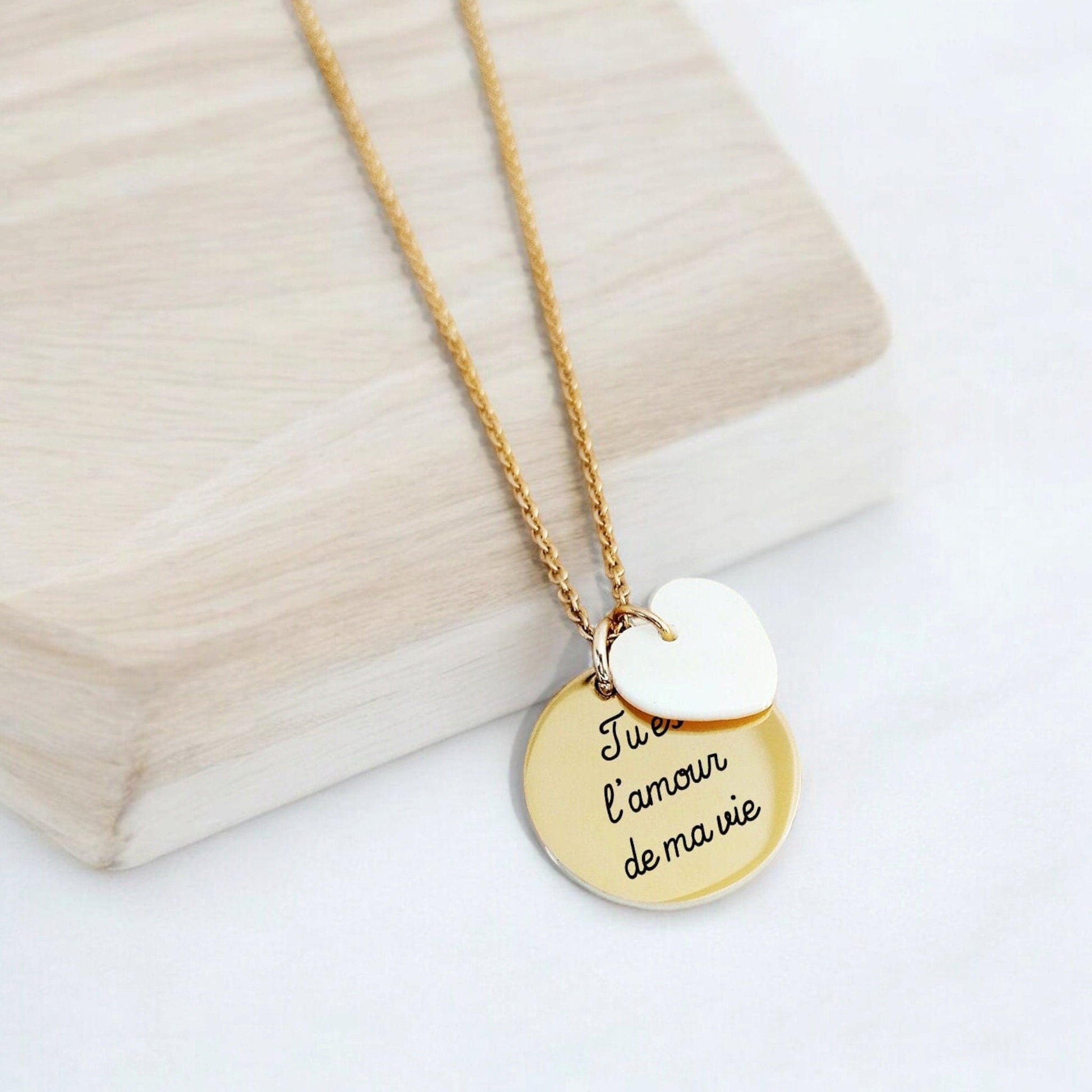 Collier personnalisé avec médaille gravée 20mm et coeur en nacre - Nemeti Bijoux