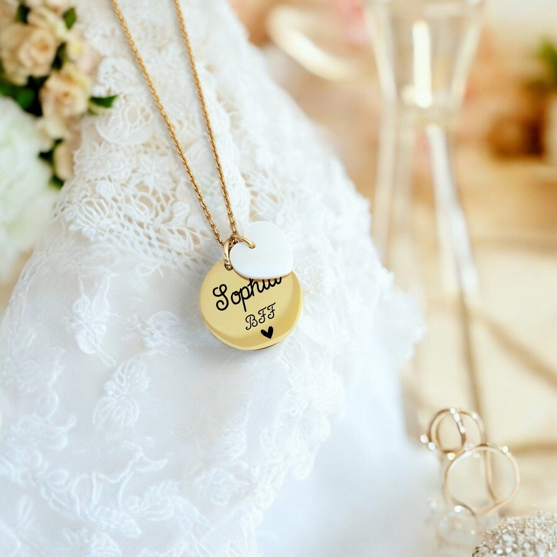 Collier personnalisé avec médaille gravée 20mm et coeur en nacre - Nemeti Bijoux