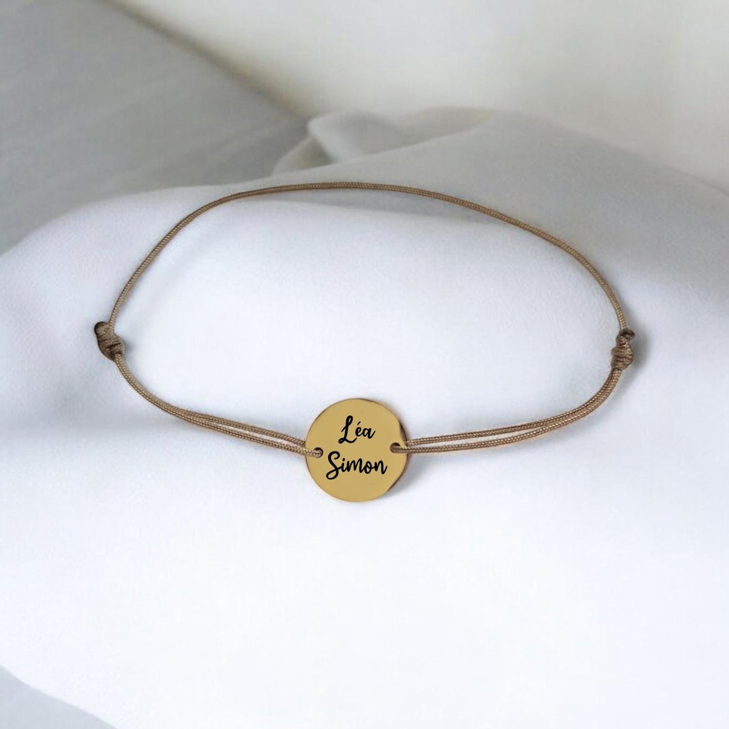 Bracelet personnalisé cordon tressé et médaille 15mm pastille - Nemeti Bijoux