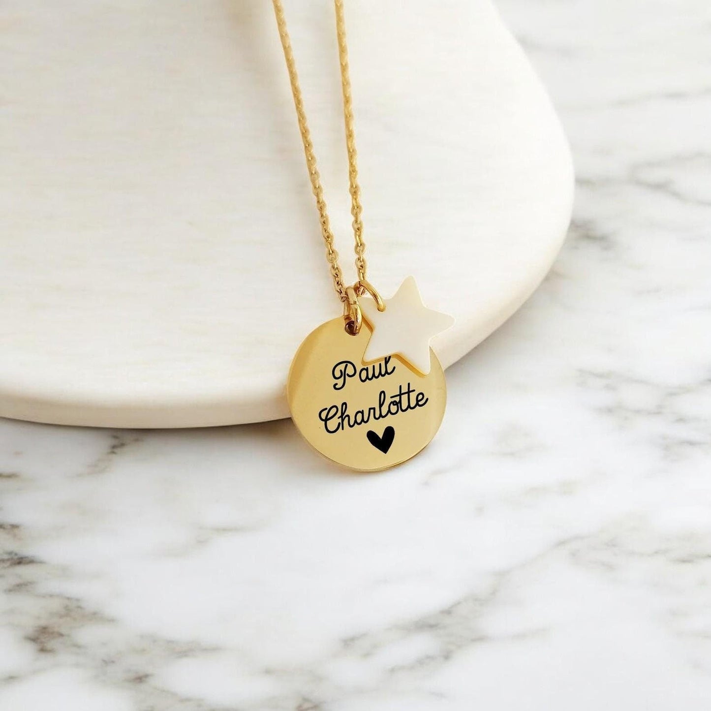 Collier personnalisé avec médaille gravée 20mm et étoile en nacre - Nemeti Bijoux