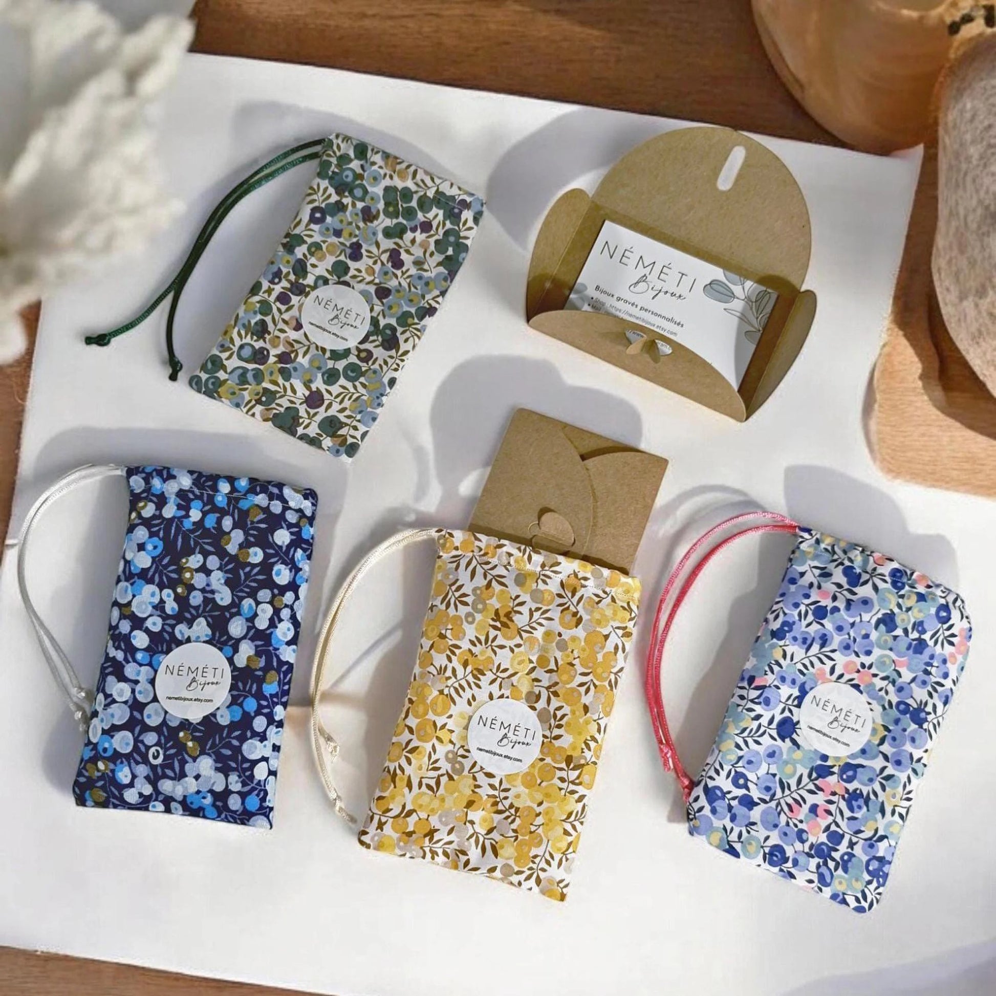 Médaille Gravée - Pendentif Fêtes et Célébrations - Nemeti Bijoux