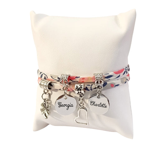 Bracelet Liberty Personnalisé avec 1 à 4 Médailles gravées + 2 Breloques - Tissu wiltshire corail pois de senteur